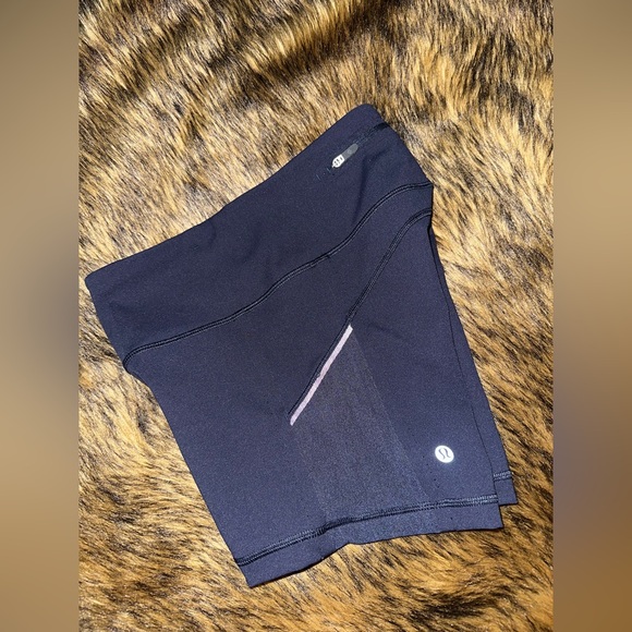Lululemon biker Shorts Performance Fit size 4 - Picture 2 of 6